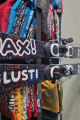 KRÁTKÉ LYŽE SNOW SKATE LUSTI - Ahoj! Teď jsme jeden team UAX! a ty v tom jedeš s náma!<br>Sdílej a užívej hashtag #uaxdesign