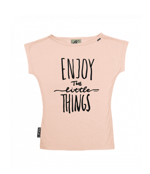 DÁMSKÉ TRIČKO S LODIČKOVÝM VÝSTŘIHEM