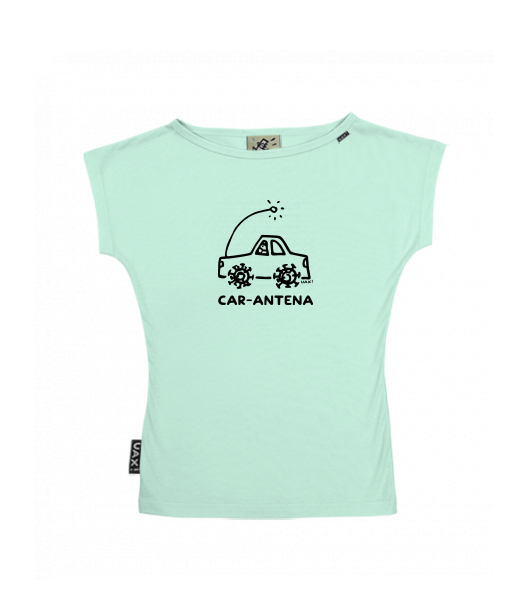 DÁMSKÉ TRIČKO S LODIČKOVÝM VÝSTŘIHEM