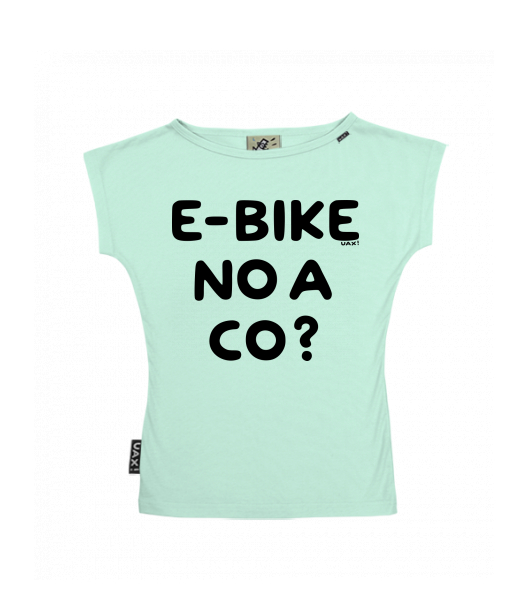 DÁMSKÉ TRIČKO S LODIČKOVÝM VÝSTŘIHEM