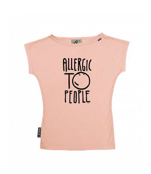 DÁMSKÉ TRIČKO S LODIČKOVÝM VÝSTŘIHEM