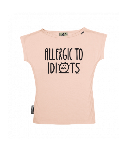 DÁMSKÉ TRIČKO S LODIČKOVÝM VÝSTŘIHEM