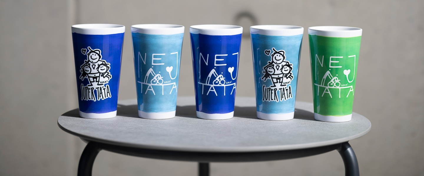 400 potisků 34 barev plno kafe UAX 2025